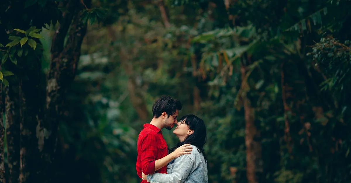 Casal em momento íntimo ilustrando dicas práticas de conexão e sedução