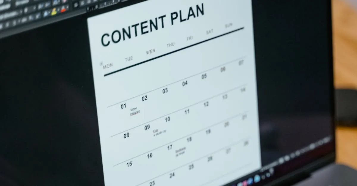 Marketing digital para conteúdo adulto com laptop e smartphone